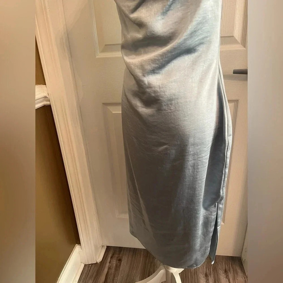 Superdown Long silky dress 👗 NWT size L in a light blue color - Picture 10 of 12